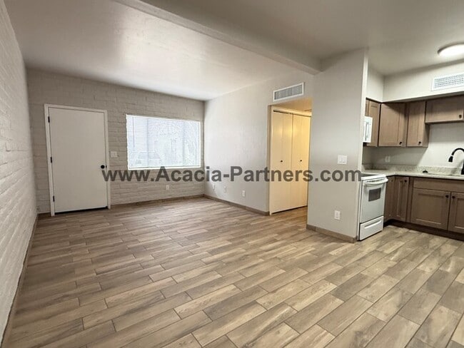 Building Photo - Two Bedroom Duplex