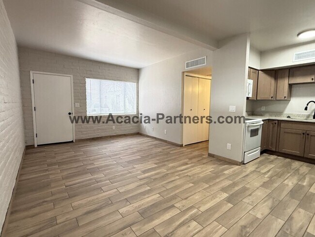 Foto del edificio - Two Bedroom Duplex