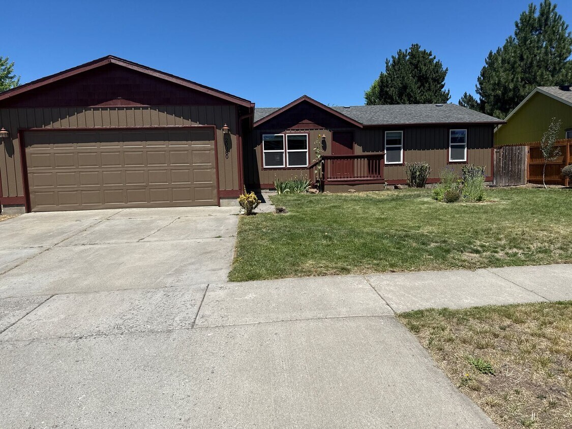 Foto principal - PETS Considered! SW Old Mill Area 4 Bdrm, ...