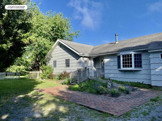 Building Photo - 256 Sebonac Rd