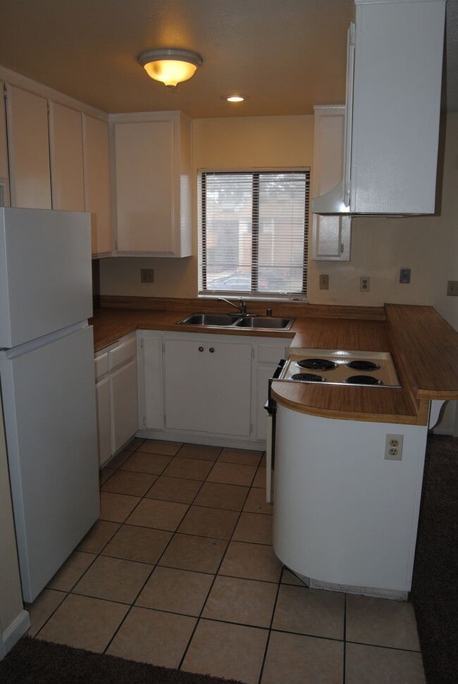 Building Photo - 4809 Hahn Ave