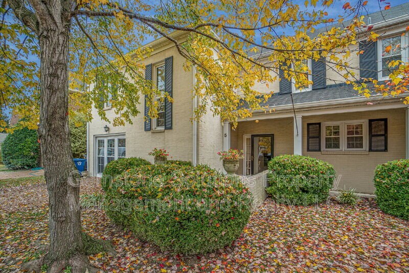 Foto principal - 1129 W Main St