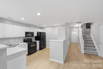 Building Photo - 8144 Christmas Ct