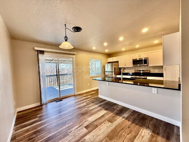 Foto del edificio - 10010 Bryant Ct