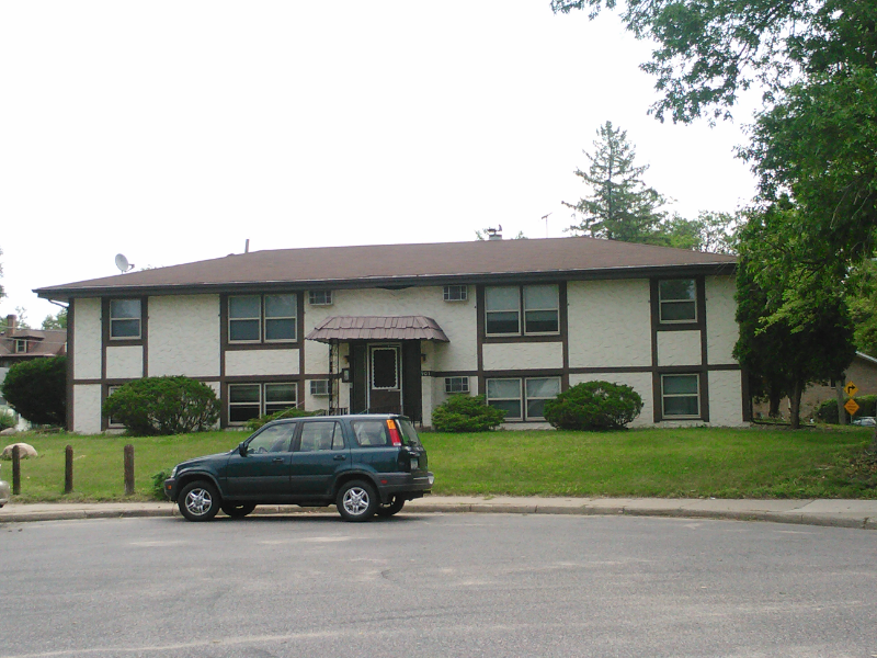 Building Photo - 901 4th St NE