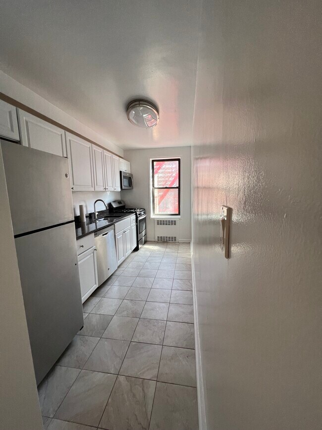 Foto del edificio - 3430 78th St