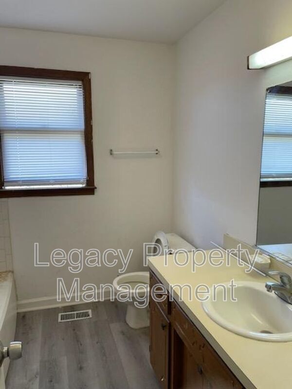 Foto del edificio - 2220 Turner Rd