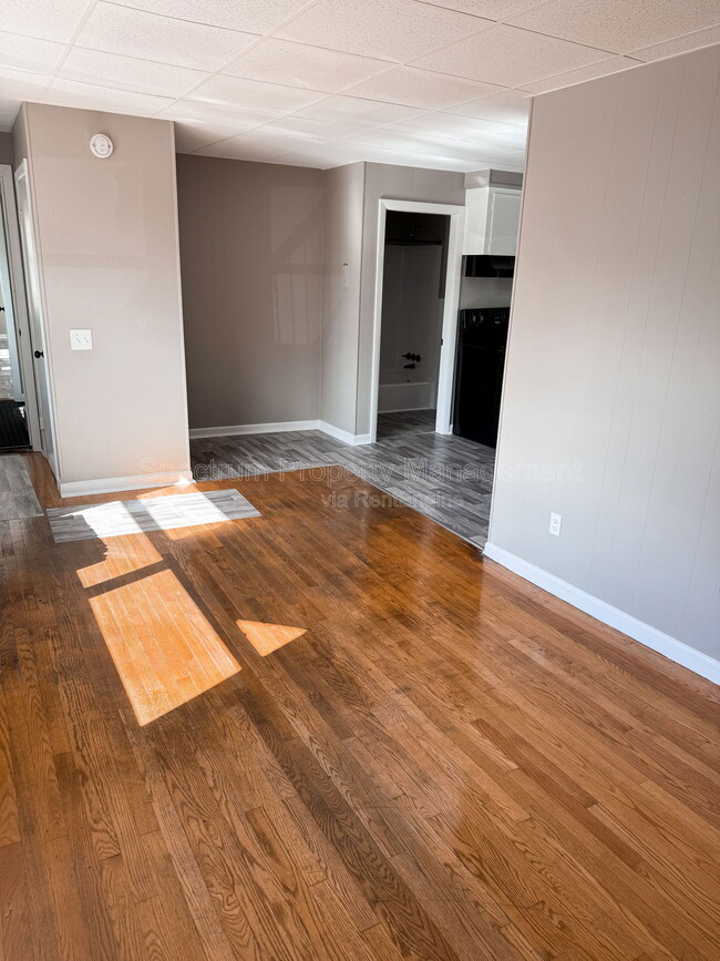 Building Photo - 88 Elm St