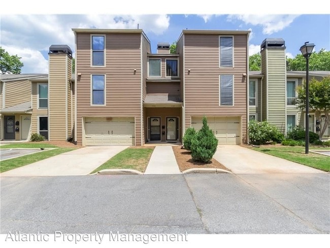 Building Photo - 1140 Riverbend Club Dr SE