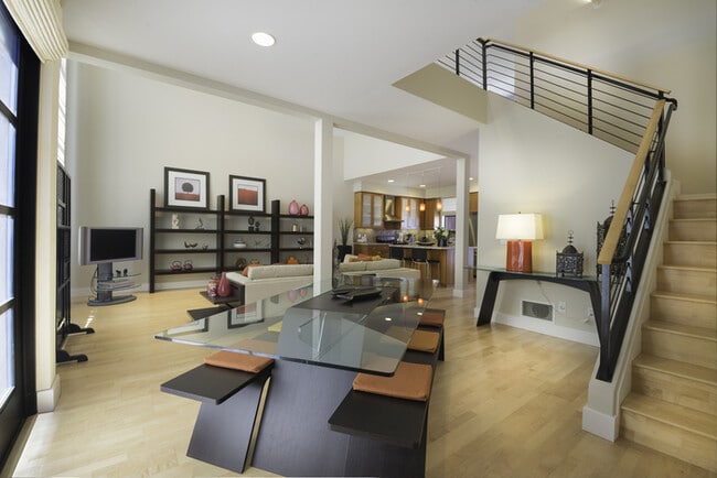 Building Photo - 1 bedroom 1.5 Bath Condo Loft with an office!