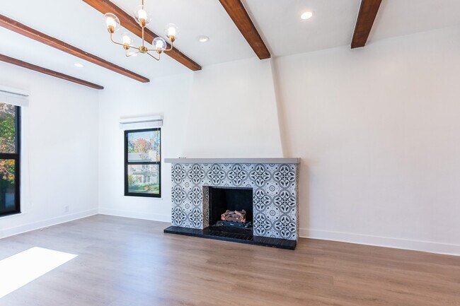 Building Photo - 128 S Harper Ave