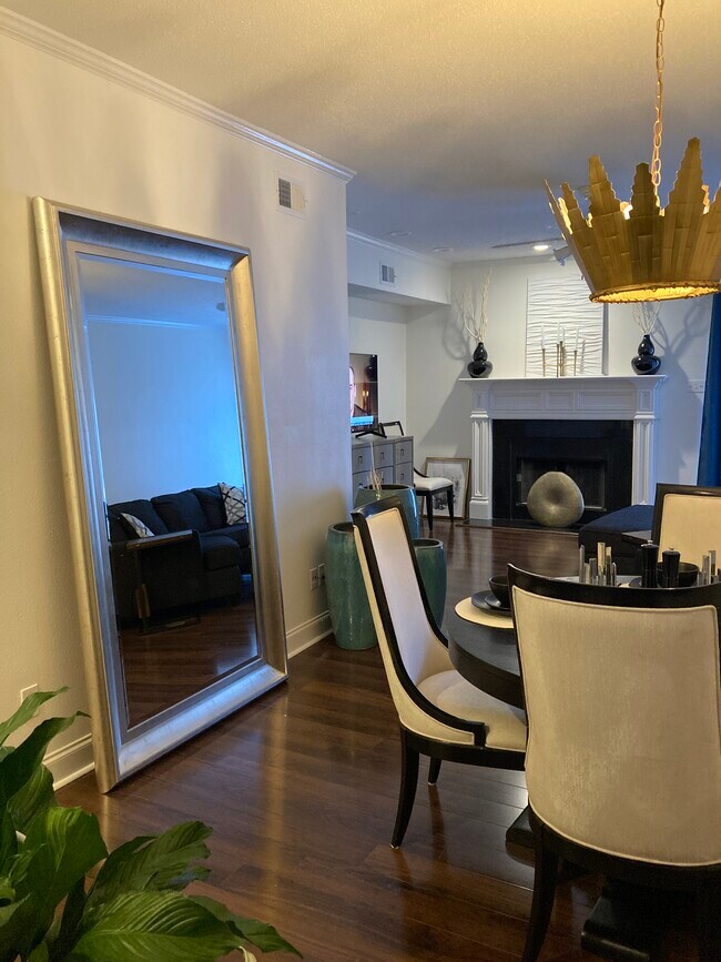 Foto del edificio - 3629 Ridgelake Dr