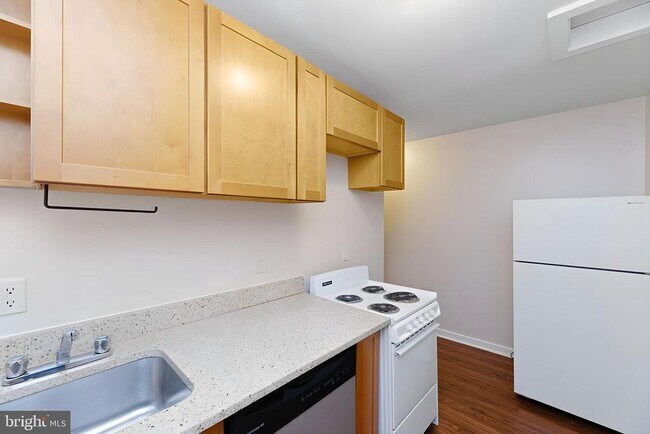 Building Photo - 2509 Cliffbourne Pl NW
