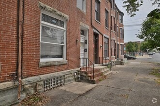 Building Photo - 220 Reily St