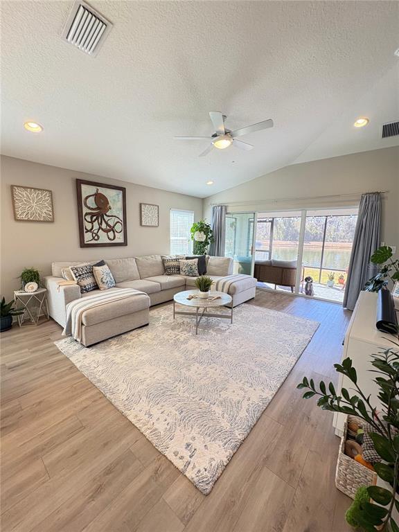 Foto del edificio - 12558 Oak Hill Way