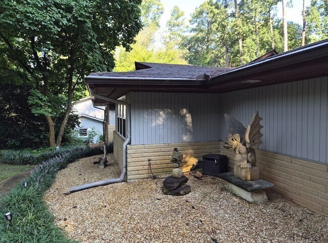 Foto del edificio - Charming 3BR Mid Century Modern House in A...