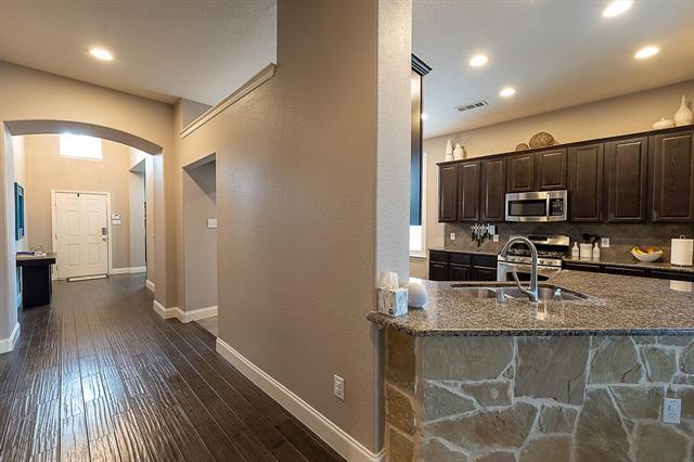 Building Photo - 1909 Grand Fairway Dr