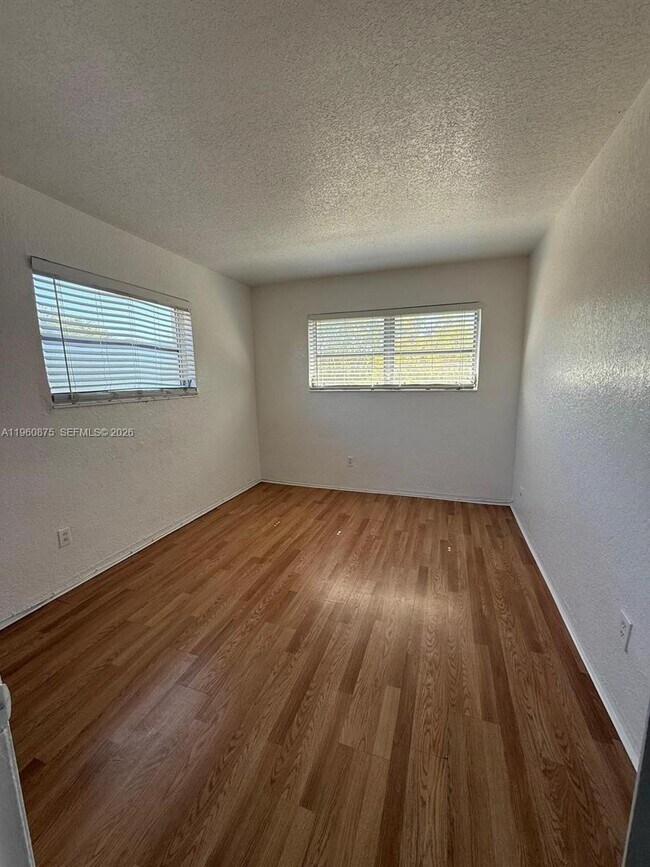 Foto del edificio - 16851 NE 18th Ave