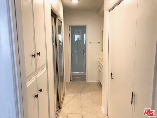 Foto del edificio - 642 N W Knoll Dr