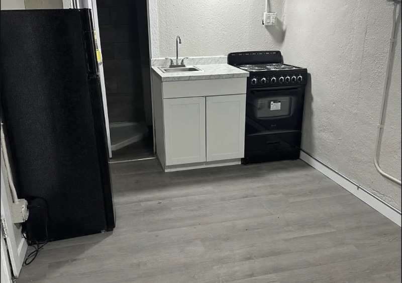 Building Photo - 1516 E Routt Ave