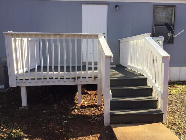 Building Photo - 1099 Jordan Rd