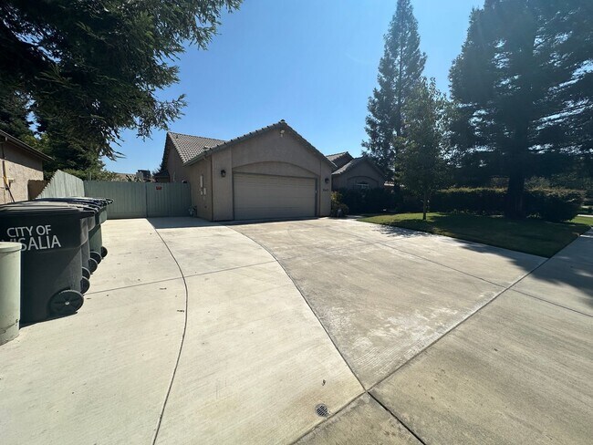 Foto del edificio - NW Visalia home available soon