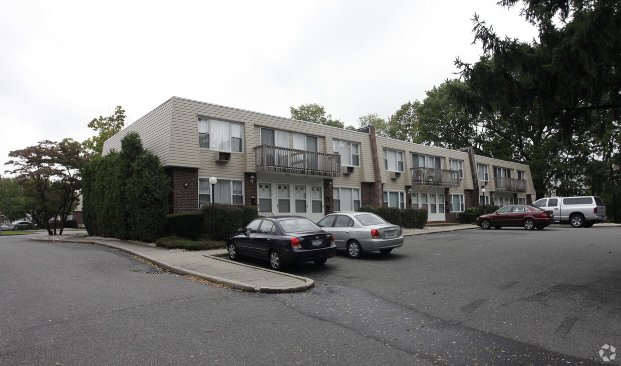 Primary Photo - Jefferson Woods Apartments