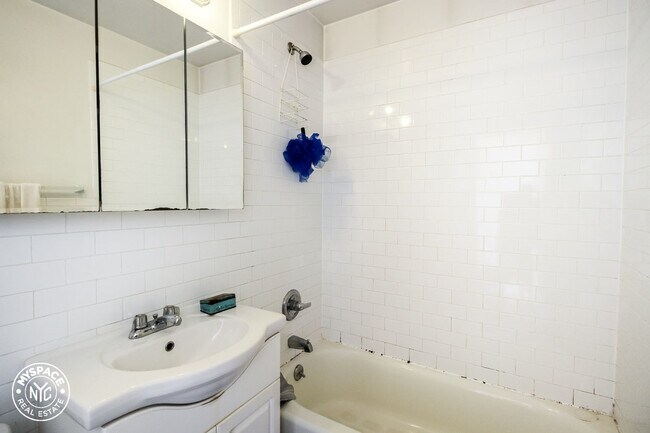 Building Photo - 1342 Dekalb Ave