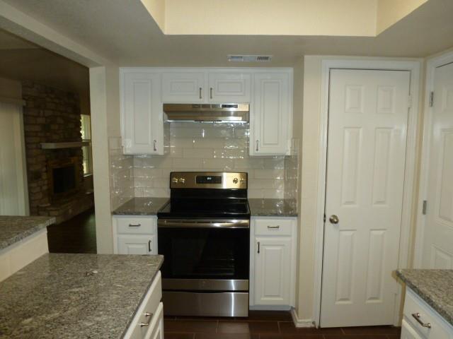 Foto del edificio - 8502 Slant Oak Dr