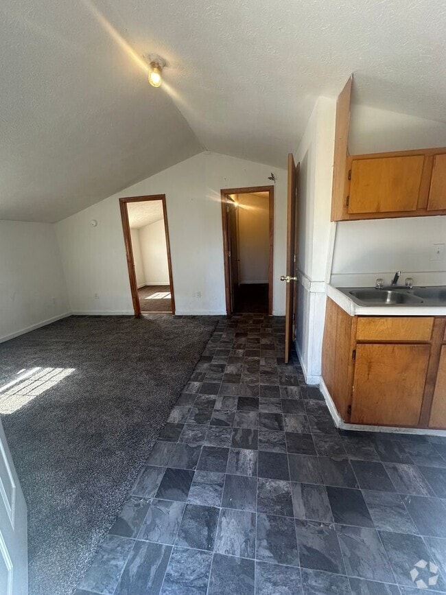 Building Photo - 11 Strozier St
