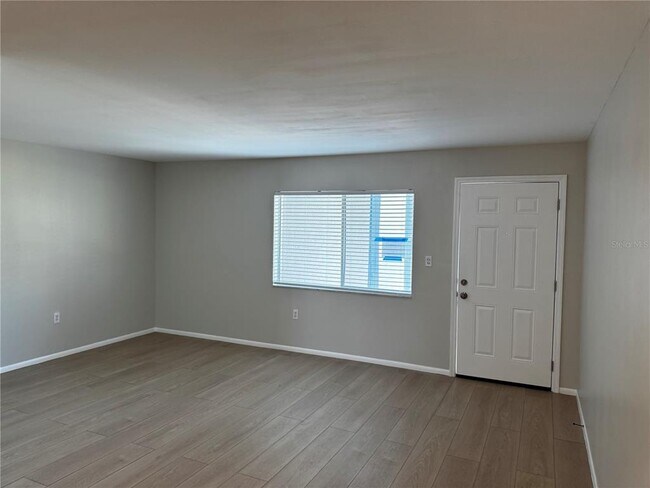 Foto del edificio - 350 79th Ave N