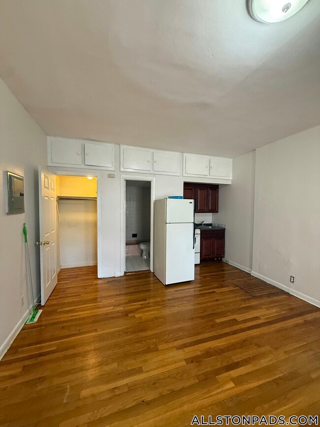 Building Photo - 153 Brighton Ave