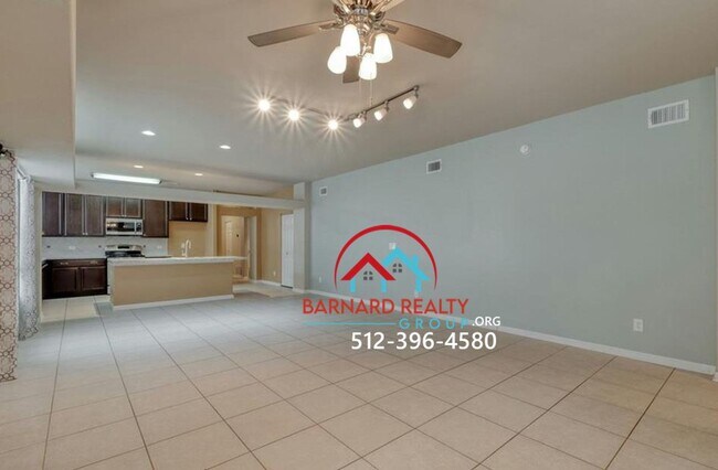 Foto del edificio - Available Now: 3 bed/2 Bath in Desirable B...