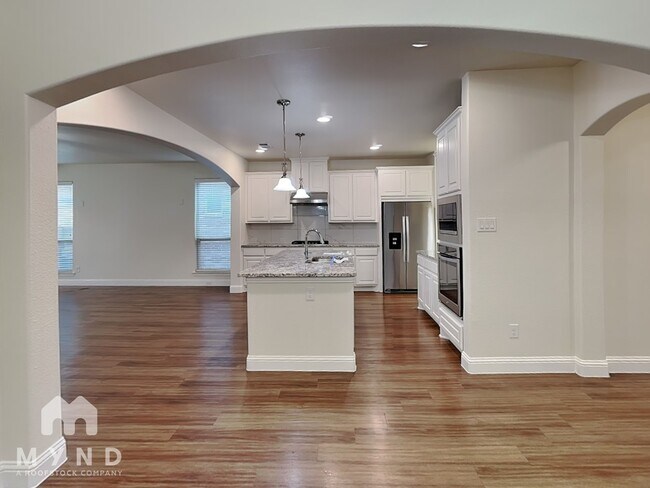 Foto del edificio - 3317 Damsel Sauvage Ln