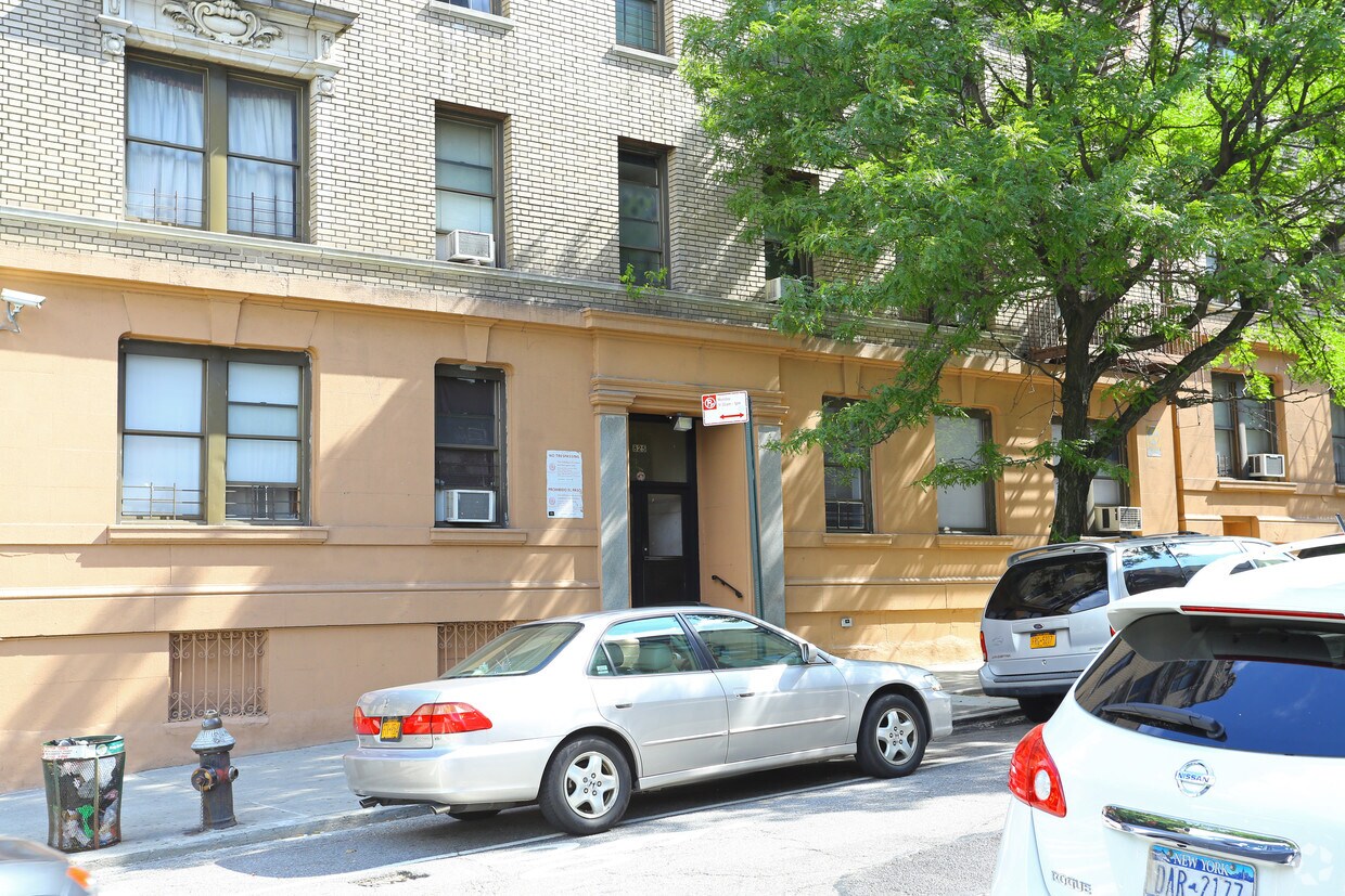 Building Photo - 823-825 W 180th St