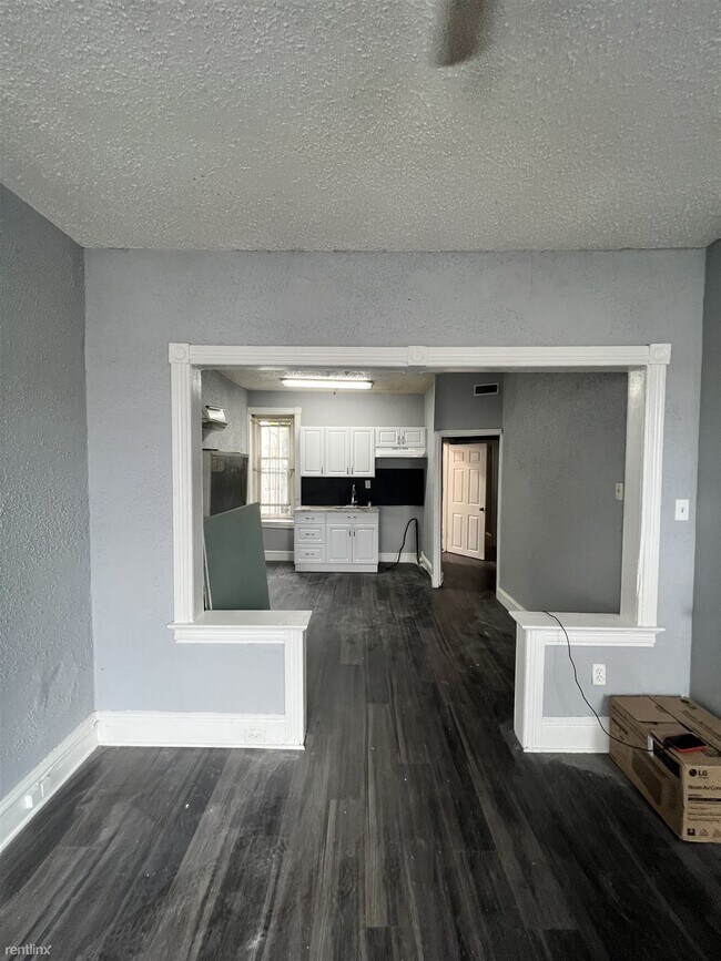 Foto del edificio - 2 br, 1 bath Duplex - 5548 Master Street 2