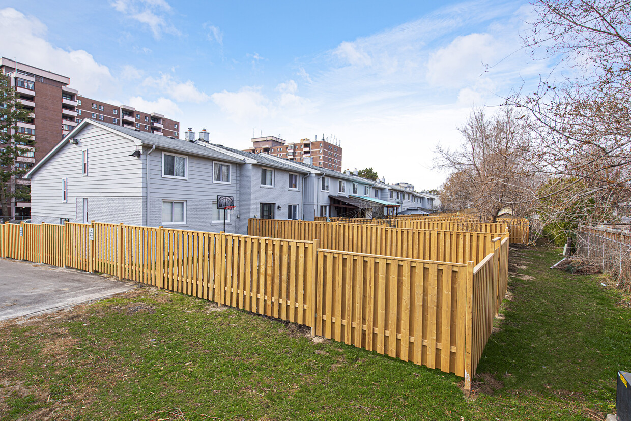 Primary Photo - Forest Glen Townhomes