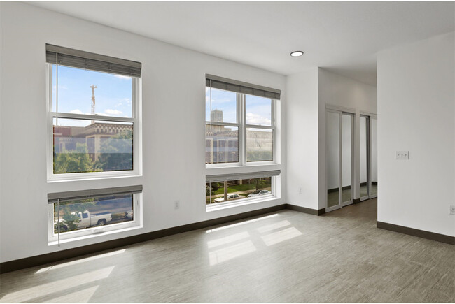 Building Photo - 2810 Park Ave
