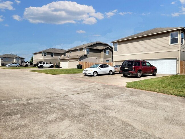 Foto del edificio - 13716 Harris Ridge Blvd