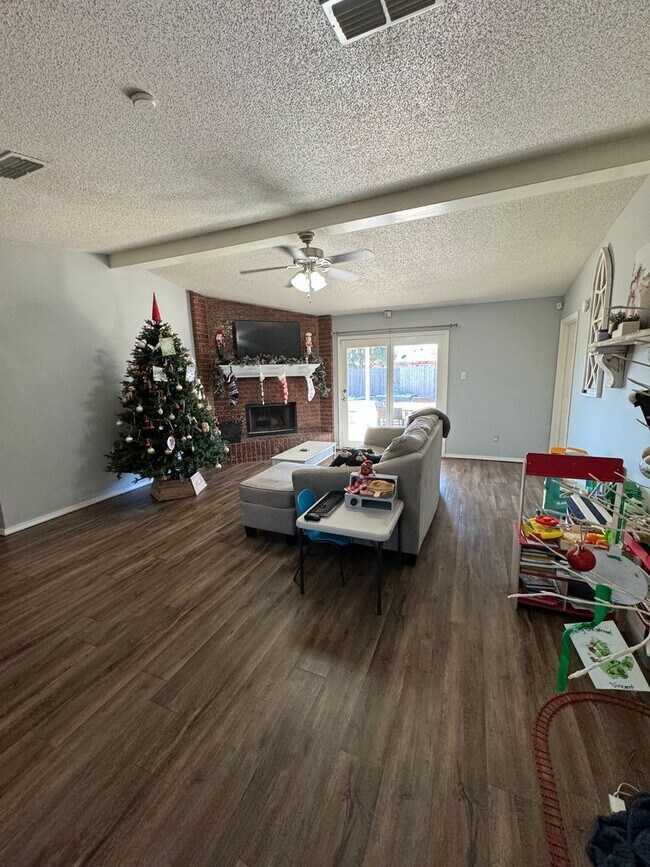 Foto del edificio - Beautiful Home with a large back yard!