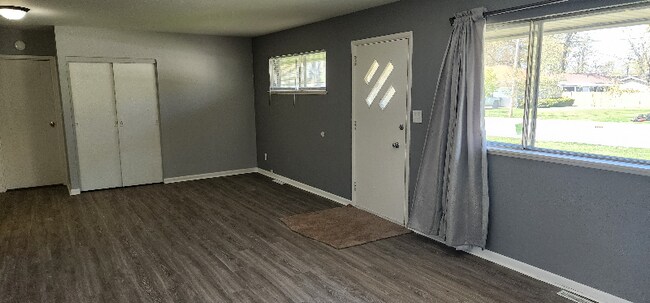 Building Photo - 837 W O'Connor Ave