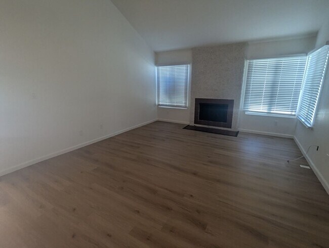 Foto del edificio - 3 Bedroom 2 Bathroom Single Story Home in ...