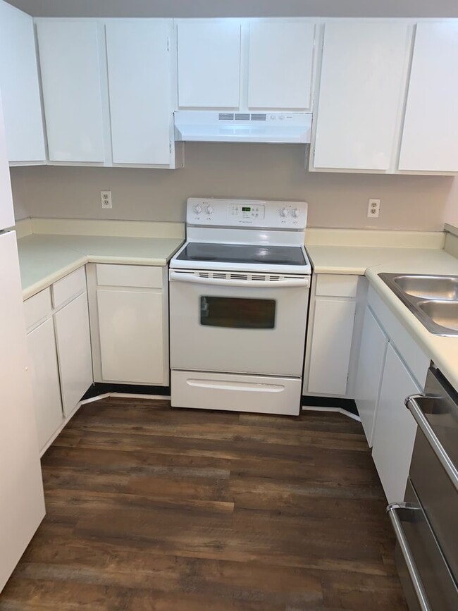Building Photo - 1712 Eagles Pl