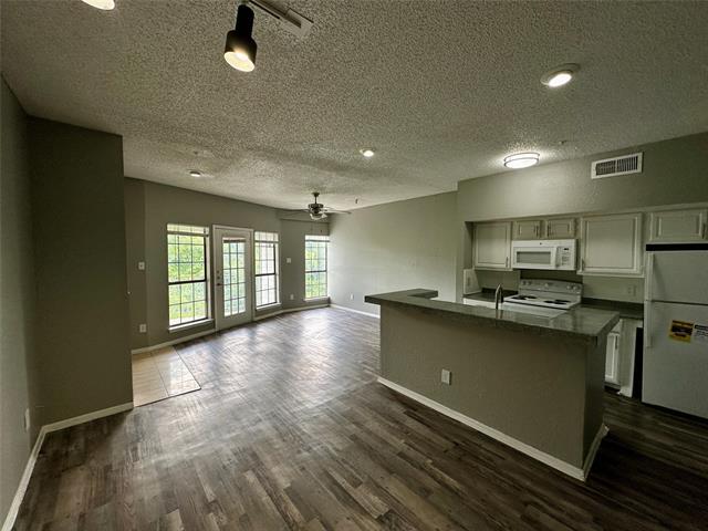 Foto del edificio - 9823 Summerwood Cir