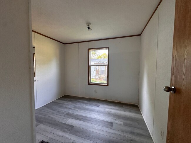 Building Photo - 3/1 Trailer available now