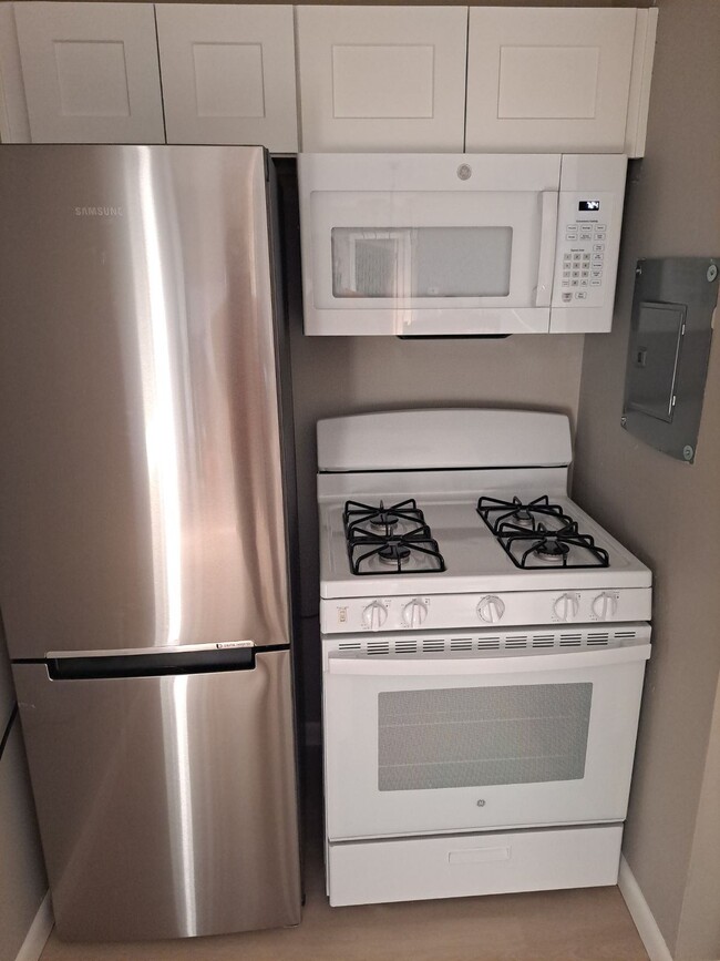 Kitchen - 25735 Lorain Rd