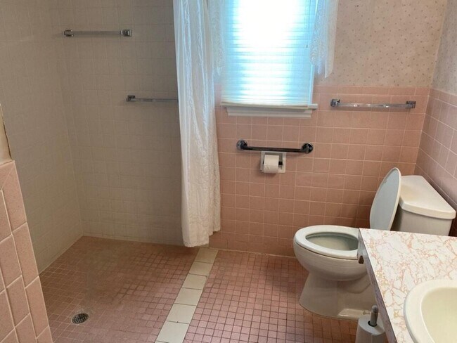 Building Photo - Triplex West 2nd & M