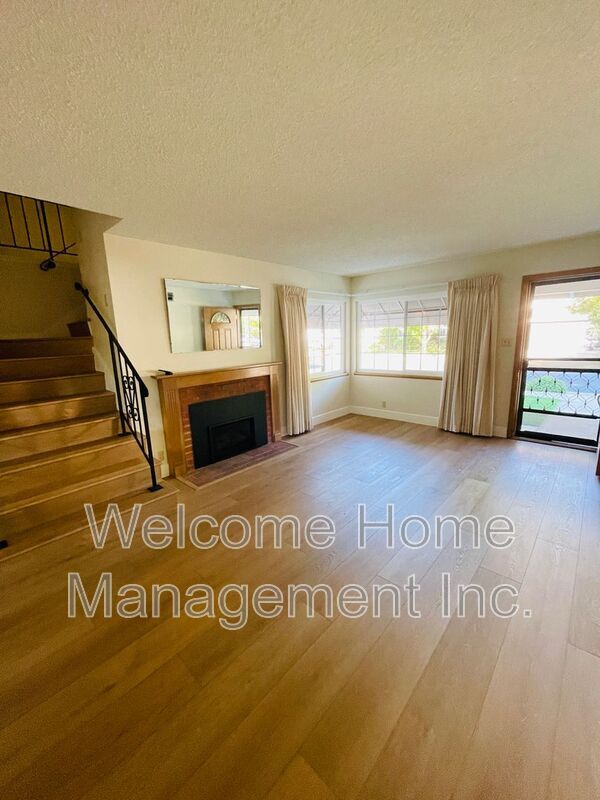 Building Photo - 3945 Euclid Ave