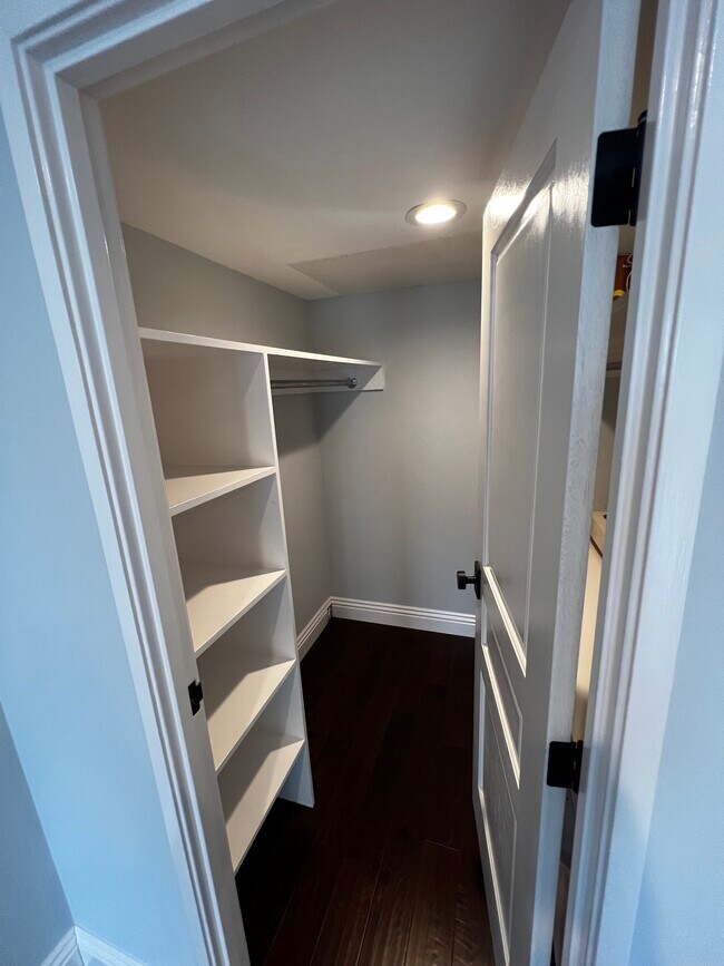 Walkin closet - 800 W 1st St