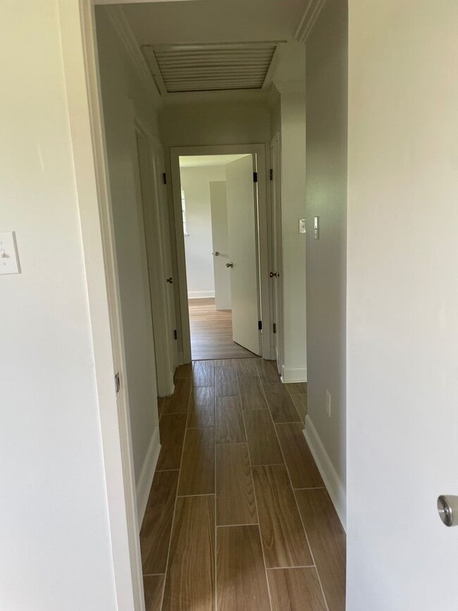 Building Photo - 3 Bedroom House in New Iberia